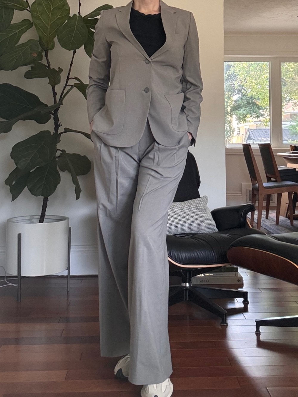 Uniqlo Women’s Light Grey Suit Set – Lightweight Blazer & Wide Leg Pants (2 pc)